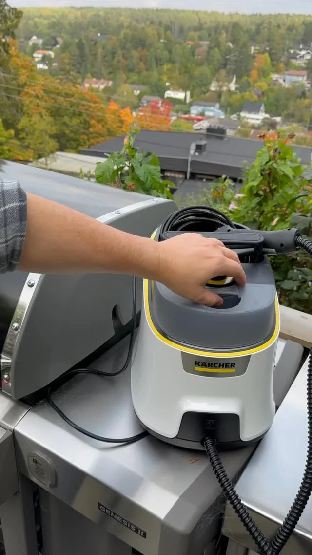 🌱Annonse @karchernorge 🌱 

Er utekjøkkenet og grillen klart til 17. mai?

Jeg ble kjent med dampvaskeren i fjor og synes det er så gøy! Kun med rent vann løsnes fjernes alt det inngrodde på grillen, men også alger i de minste sprekkene rundt vasken🤩

Nok en gang er jeg så glad for å kunne gjøre det rent med kun vann og ingen kjemiske tilsetninger som kan påvirke mikrolivet i hagen🌱👏🌱

#karchernorge #kommersieltsamarbeid #hageinspirasjon #høstforberedelser #hagestell #rengjøring #terrassevask #fikseihagen #planterihagen  #instagardeners_feature #hagenmin #lovemygarden #gjenbruk #recycle